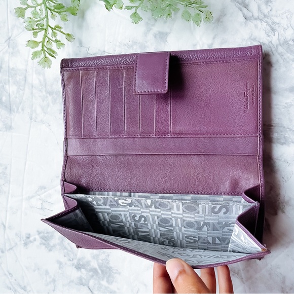 SOLD! Salvatore Ferragamo Gancini Leather bifold wallet 💜 - Picture 4 of 9